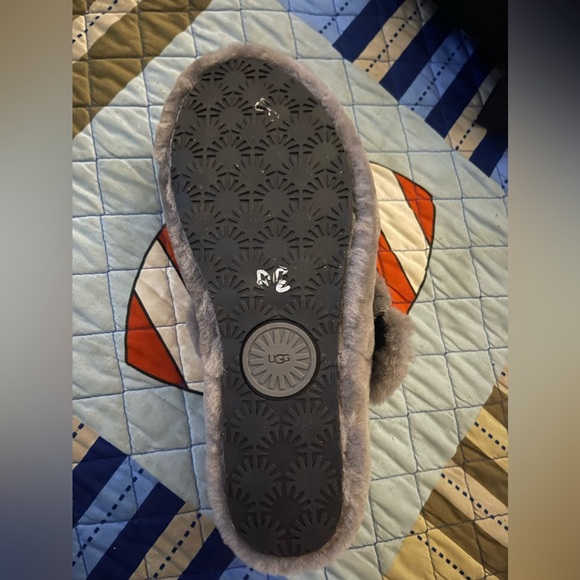 New uggs - Picture 2 of 2